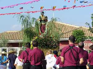 La orquesta tras la patrona 