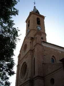 Campanario y fachada de Iglesia de Patio [San Benito]