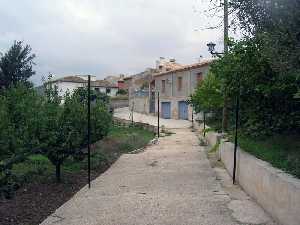 Paseo que va del restaurante a la ermita 