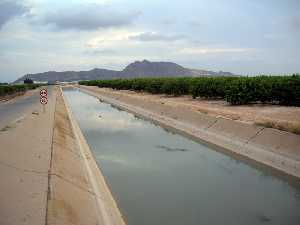 Canal del trasvase entre Pozo Aledo y Avileses 