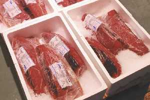 Lomos de atún envasados para su venta en lonja 