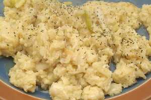 Coliflor cocida y rehogada con ajos tiernos 