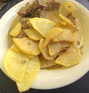 Cerdo con patatas fritas 