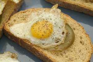 Huevos de codorniz con pimienta 