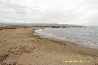 Figura 4. Playa del Charco. Al fondo costa rocosa baja