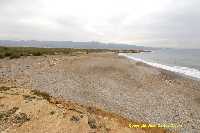 Figura 5. Playa Rafal. Al fondo costa rocosa baja