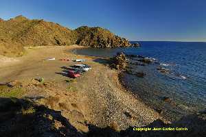 Figura 11. Playa de Siscal, amplia playa de arena fina en gran parte de su superficie