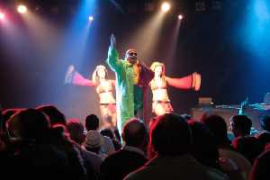 Actuaci�n de King �frica