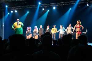 Actuaci�n de King �frica