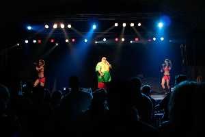 Actuaci�n de King �frica