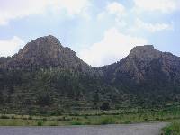 Panormica de las calizas dolomitizadas y calizas con slex subbticas del Las (Jursico inferior) de  la sierra de Lugar (Molina de Segura)