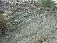 Antigua cata (mina) de fosfatos en las margas y margocalizas con slex del Cretcico malguide de Sierra Espua