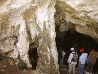 Columnas en la entrada de una de las cuevas del carrascal de Bagil (Moratalla)