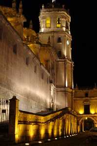 La Excolegiata de San Patricio de noche