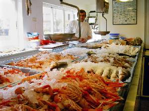 Langostinos en la pescadera [Langostinos del Mar Menor]