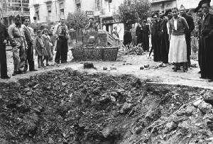 Daños en la plaza del Risueño por el ''bombardeo de las 4 horas'' de la Legión Cóndor en Cartagena (1936)