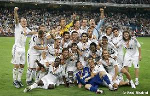 El Real Madrid celebra la Supercopa de Espaa 2008 