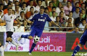 Javi Garca en el partido de ida de la Supercopa 2008 en Mestalla 