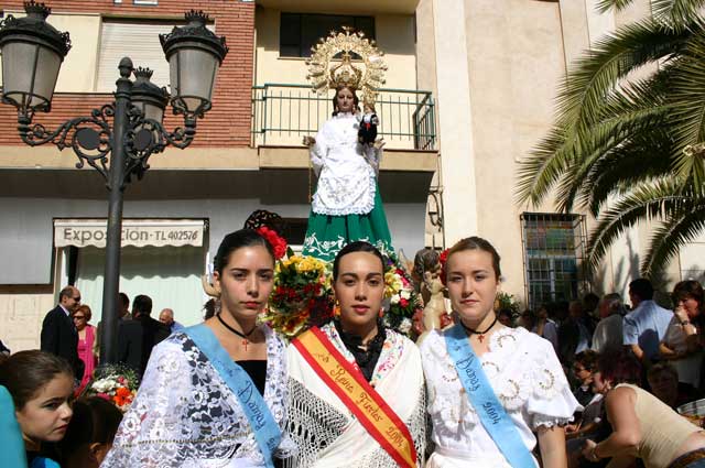 Ofrenda de flores para la Virgen del Rosario