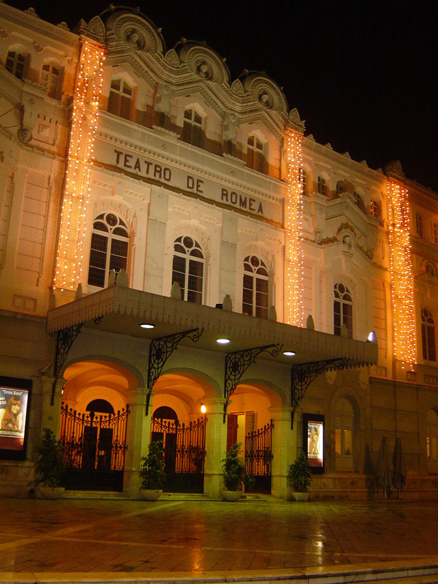 El Teatro Romea se viste de gala para la Navidad
