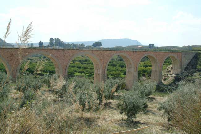 Puente sobre el río Mula