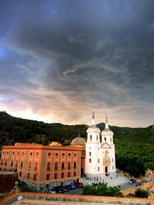 Nubes de tormenta sobre el Santuario de la Virgen de la Fuensanta