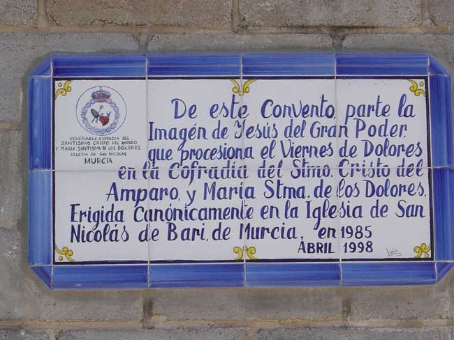 Placa a la entrada. Ana Mari Mart�nez